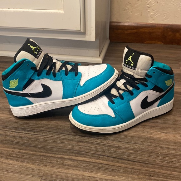 Air Jordan 1s mid 6.5 Y cute colors.💗 As is 😍See images 🤩 - Picture 1 of 6